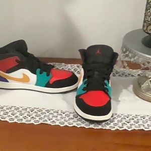 Jordan 1mids only wore a hand full of times
